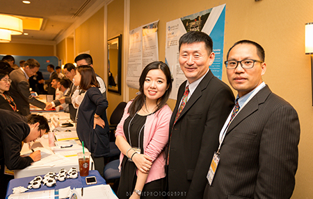 九游会老哥俱乐部SAPA年会代表：左→右： 刘雯颖博士、汪俊博士、王建峰博士