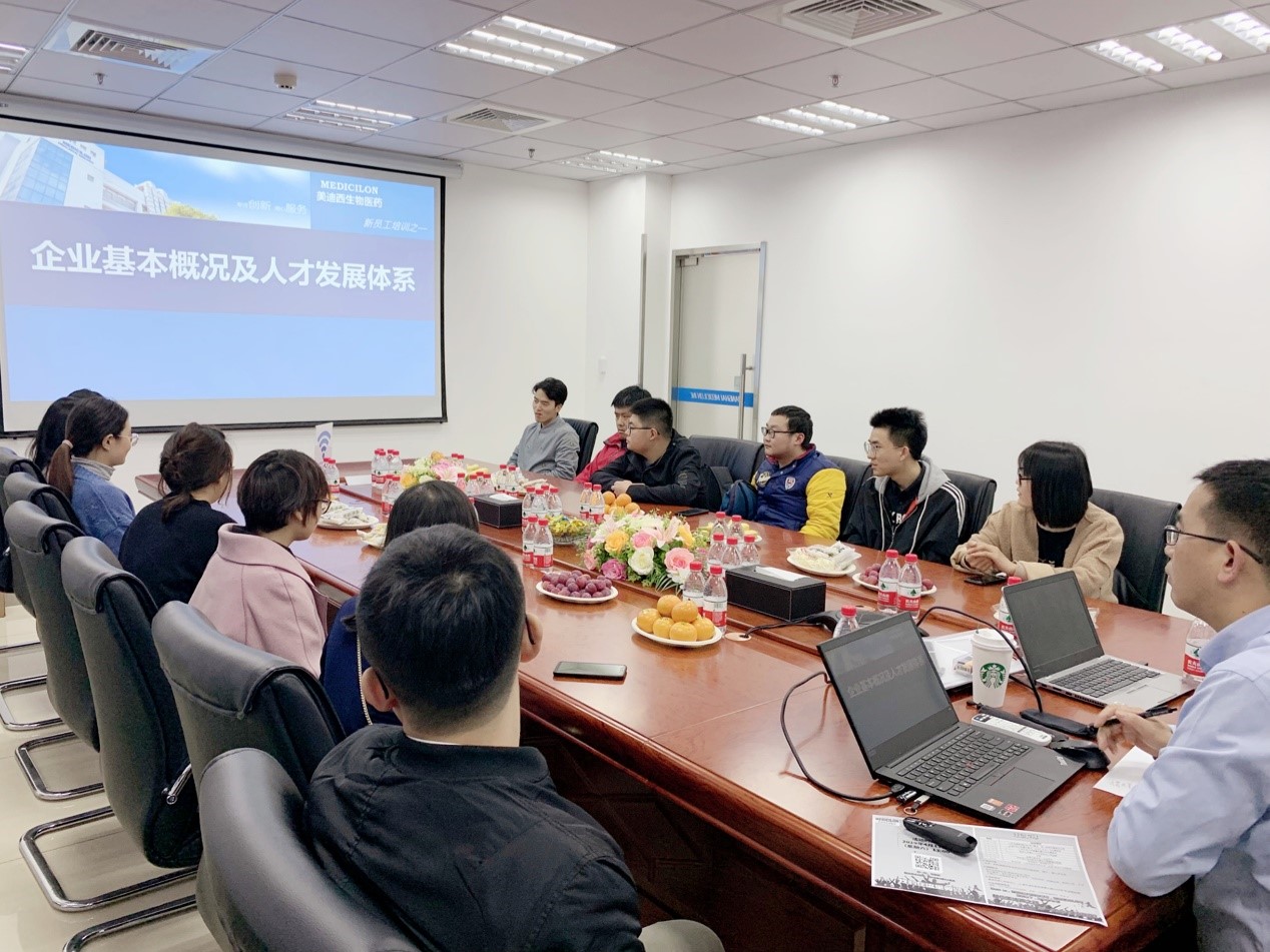 走进九游会老哥俱乐部，与学子共话生长