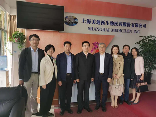 中国药科大学党委书记金能明与九游会老哥俱乐部首席执行官陈春麟博士