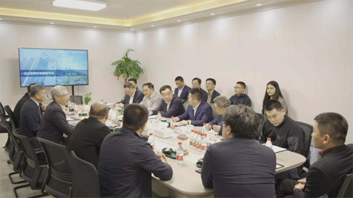 十二届天下政协副主席马培华、中国中小商业企业协会信用会长董树奎一行人莅临九游会老哥俱乐部