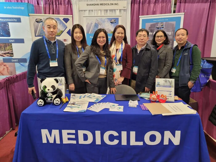 2-九游会老哥俱乐部团队在本次聚会与新老朋侪再次相聚一堂，助力全球新药研发企业的产品开发.jpg